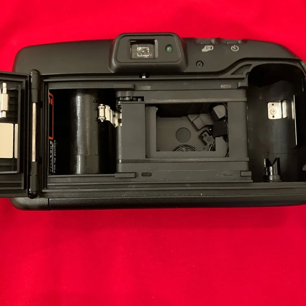 Canon Sure Shot Black Film Camera with case - Picture 4 of 9